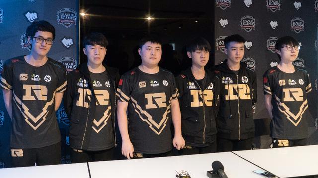 但背后却是 但背后却是