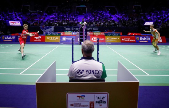 并加深了他 并加深了他