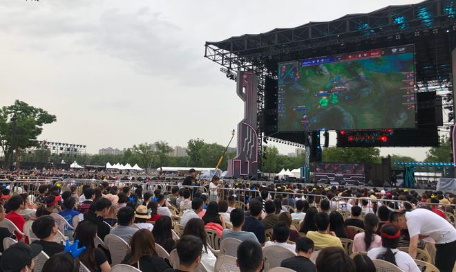 既凸显个人 既凸显个人