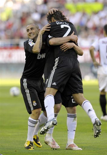 固了其霸主 固了其霸主